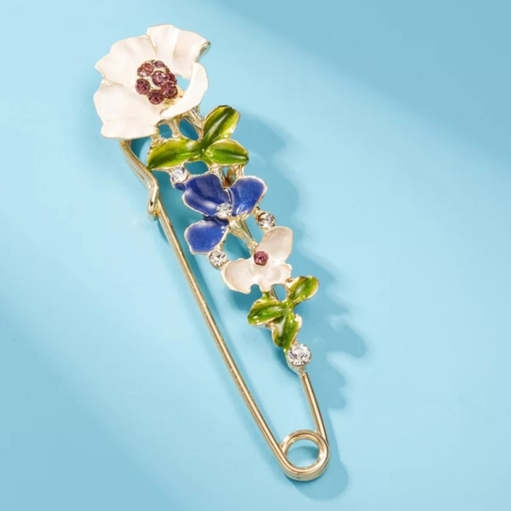 Elegant Rhinestone Flower Pin Brooch